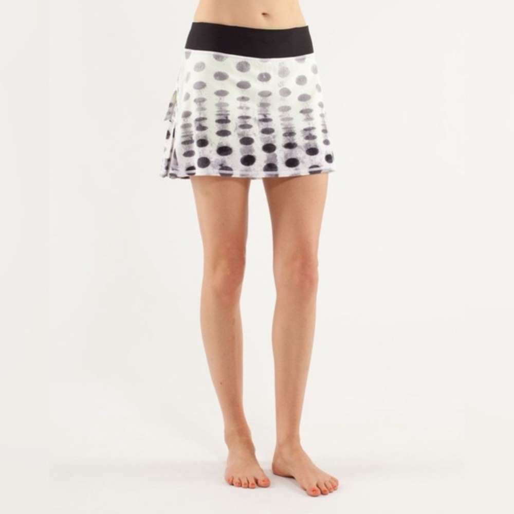 Lululemon RARE Black and White pattern Pace Rival Skirt size 6 (12 inch)